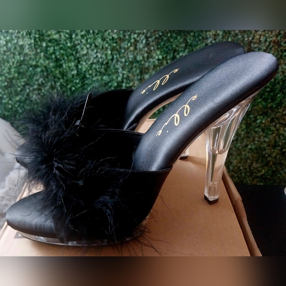 Ladies sexy feathered heels